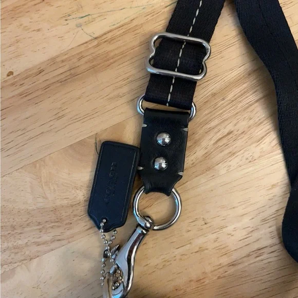 Vintage Stylish Coach Grey Black C Logo Leather Tag - Picture 7 of 15